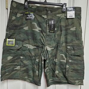 Lee Men's size 40 camo cargo shorts new with tags
